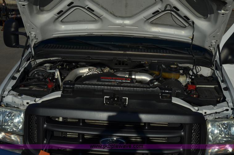 image for item 6043 2004 Ford F350 service truck