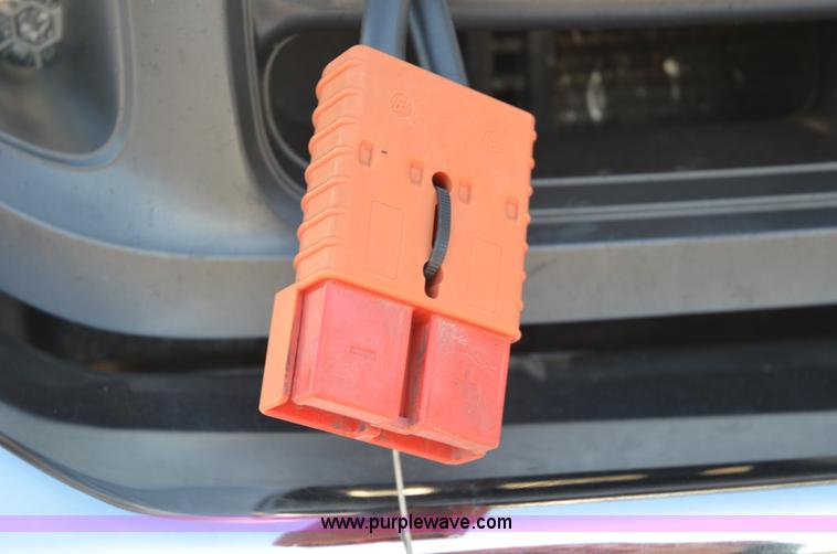 image for item 6043 2004 Ford F350 service truck