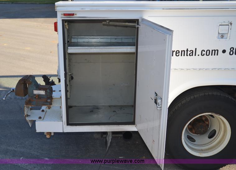 image for item 6043 2004 Ford F350 service truck
