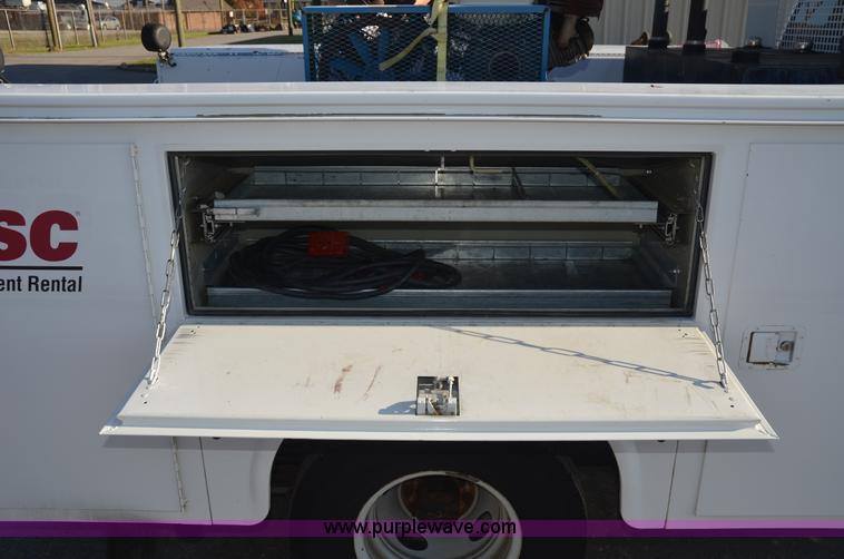 image for item 6043 2004 Ford F350 service truck