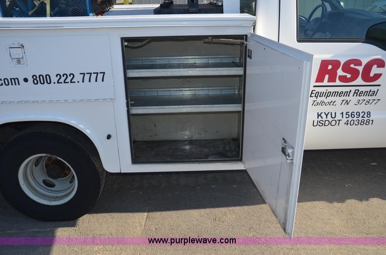 image for item 6043 2004 Ford F350 service truck