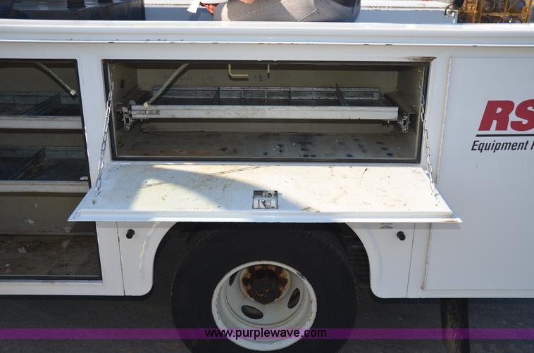 image for item 6043 2004 Ford F350 service truck