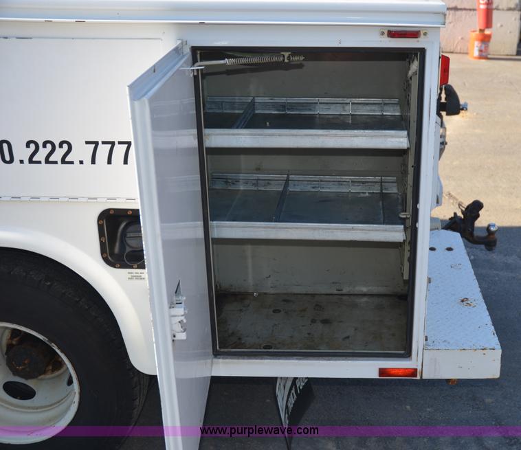 image for item 6043 2004 Ford F350 service truck