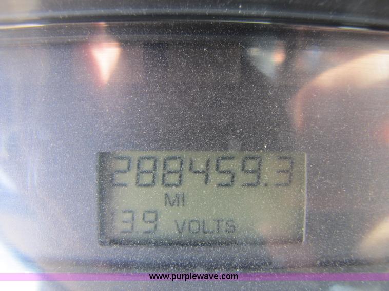 image for item A5008 2005 Freightliner Columbia semi truck