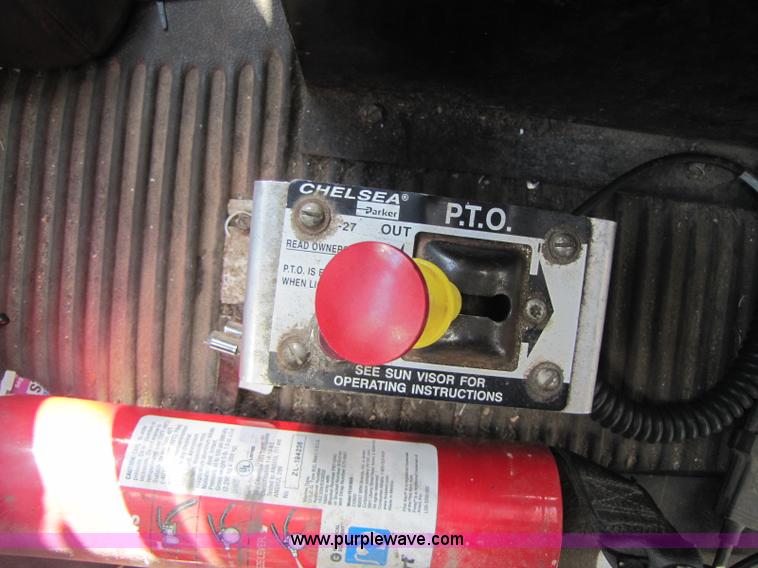 image for item A5008 2005 Freightliner Columbia semi truck