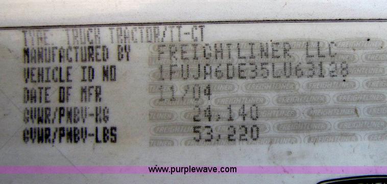 image for item A5008 2005 Freightliner Columbia semi truck