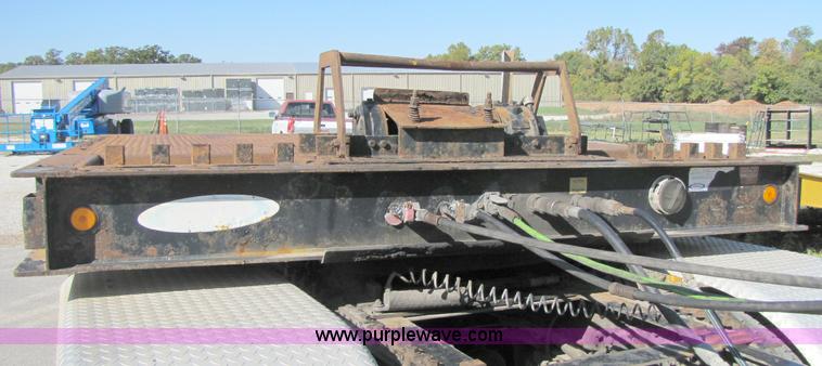 image for item A5011 2005 Ledwell hydraulic dove tail trailer