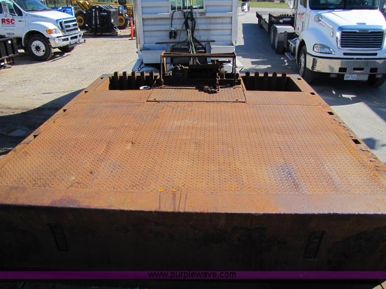 image for item A5011 2005 Ledwell hydraulic dove tail trailer