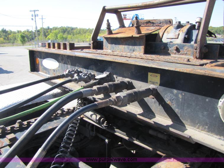 image for item A5011 2005 Ledwell hydraulic dove tail trailer