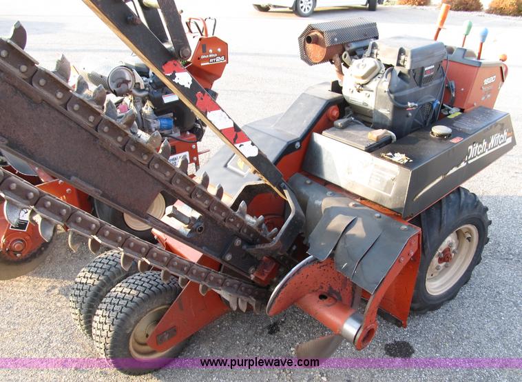 image for item A8021 2007 Ditch Witch 1820H trencher