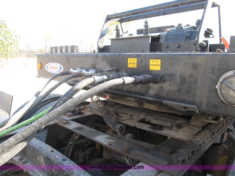 image for item B5025 2005 Freightliner Columbia semi truck