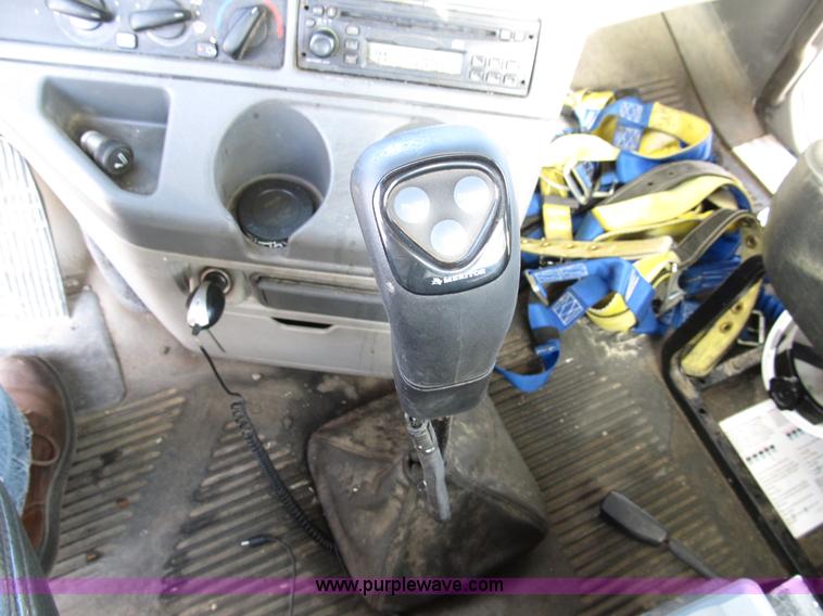 image for item B5025 2005 Freightliner Columbia semi truck