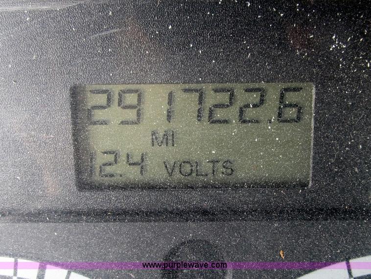 image for item B5025 2005 Freightliner Columbia semi truck