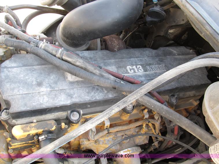 image for item B5025 2005 Freightliner Columbia semi truck