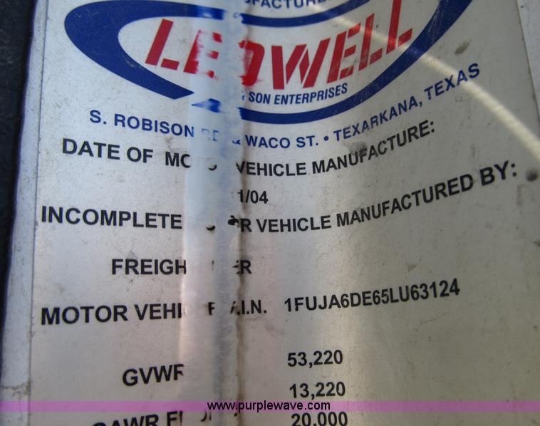 image for item B5025 2005 Freightliner Columbia semi truck