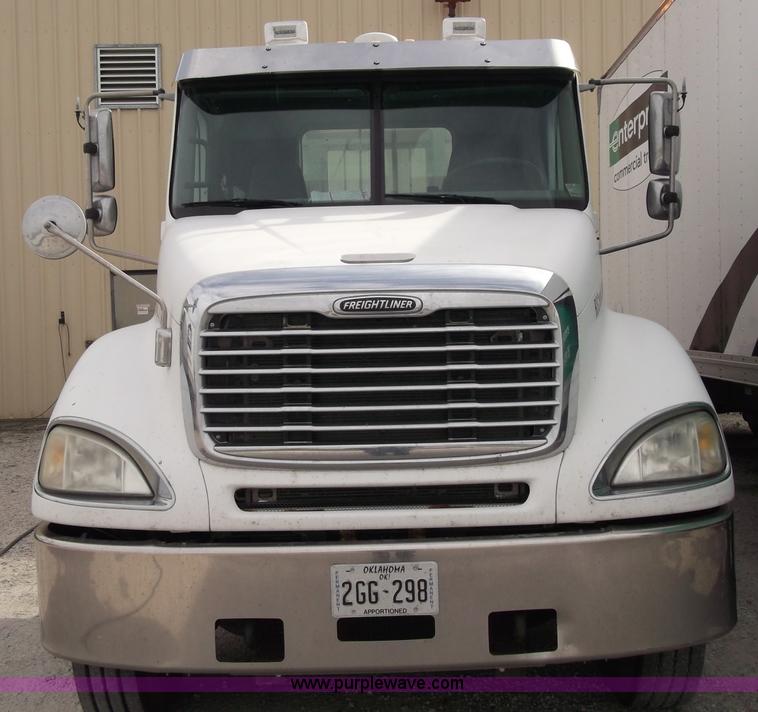 image for item B5025 2005 Freightliner Columbia semi truck