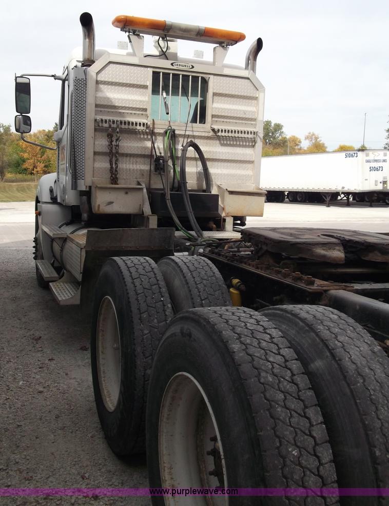 image for item B5025 2005 Freightliner Columbia semi truck