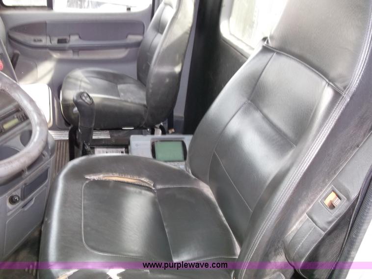 image for item B5025 2005 Freightliner Columbia semi truck