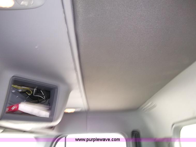 image for item B5025 2005 Freightliner Columbia semi truck