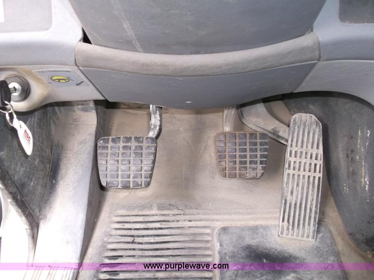 image for item B5025 2005 Freightliner Columbia semi truck