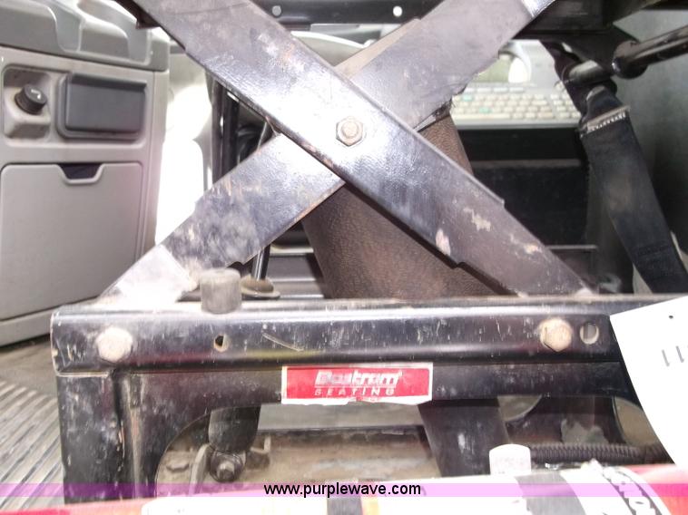 image for item B5025 2005 Freightliner Columbia semi truck