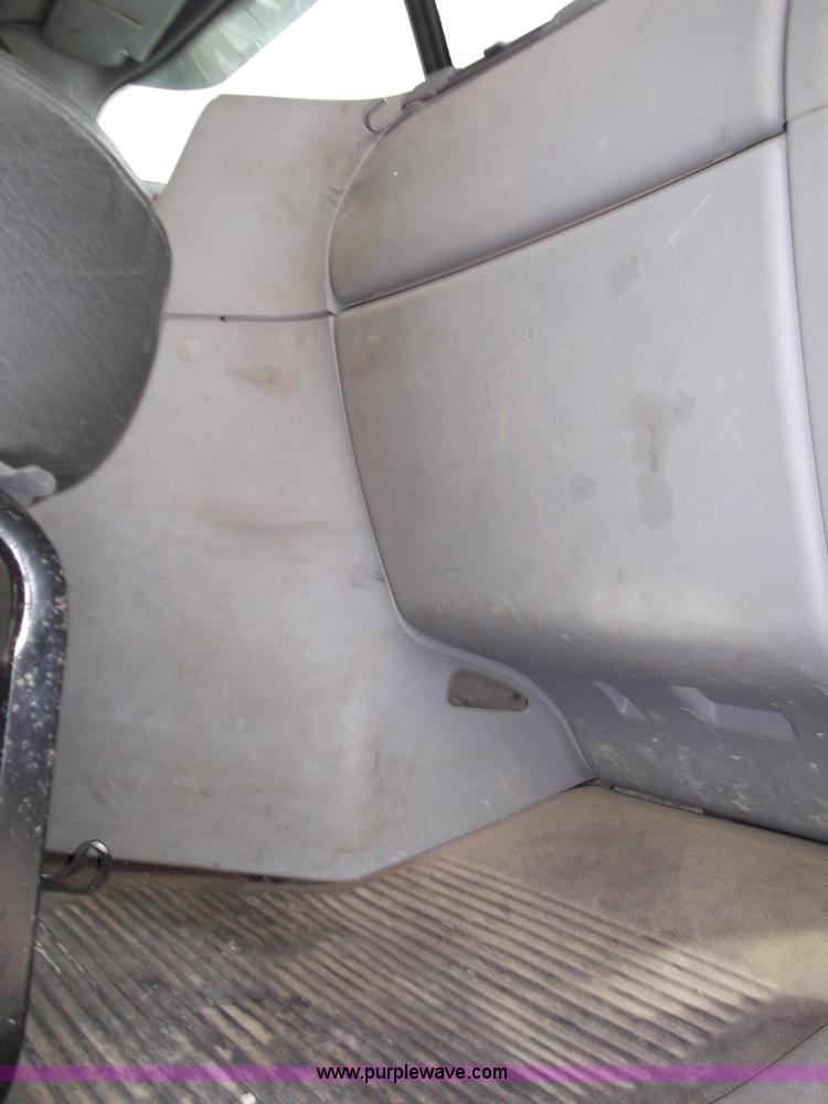 image for item B5025 2005 Freightliner Columbia semi truck