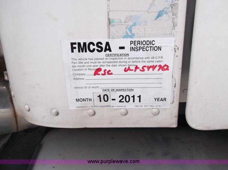 image for item B5025 2005 Freightliner Columbia semi truck