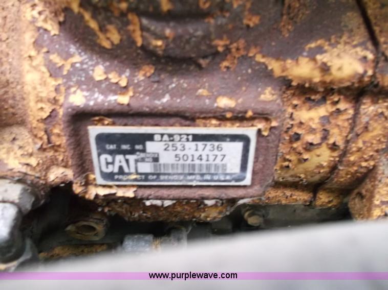 image for item B5025 2005 Freightliner Columbia semi truck