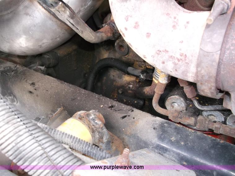 image for item B5025 2005 Freightliner Columbia semi truck