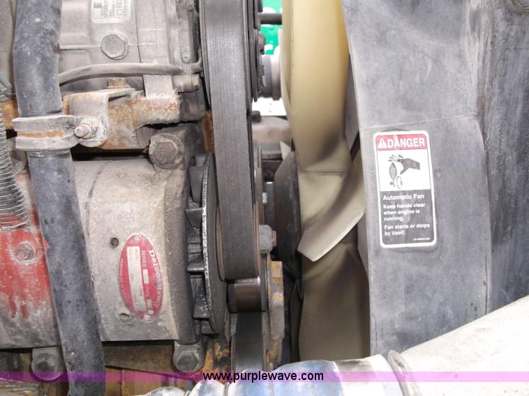 image for item B5025 2005 Freightliner Columbia semi truck