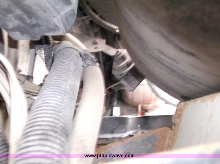 image for item B5025 2005 Freightliner Columbia semi truck