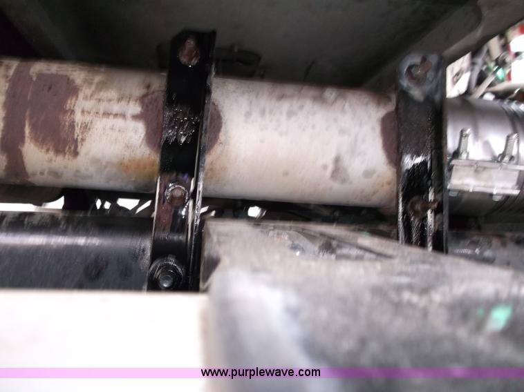 image for item B5025 2005 Freightliner Columbia semi truck