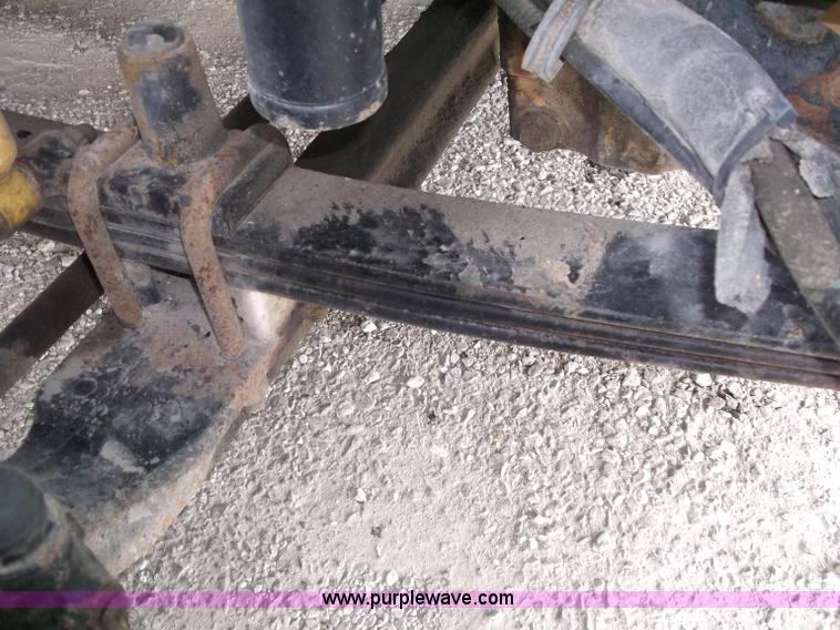 image for item B5025 2005 Freightliner Columbia semi truck