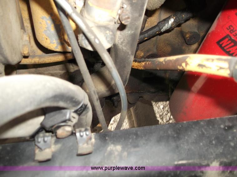 image for item B5025 2005 Freightliner Columbia semi truck