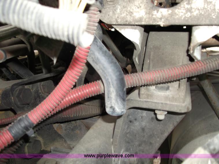 image for item B5025 2005 Freightliner Columbia semi truck