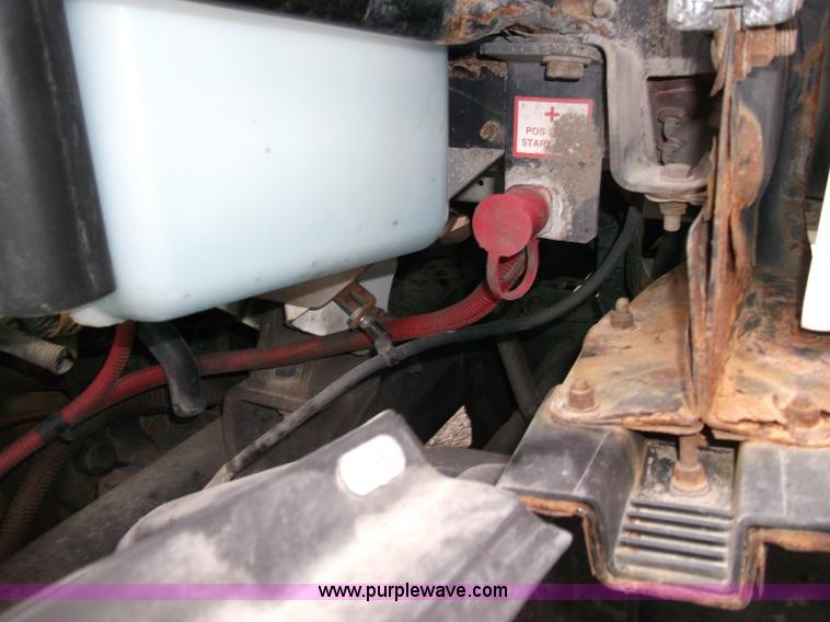 image for item B5025 2005 Freightliner Columbia semi truck