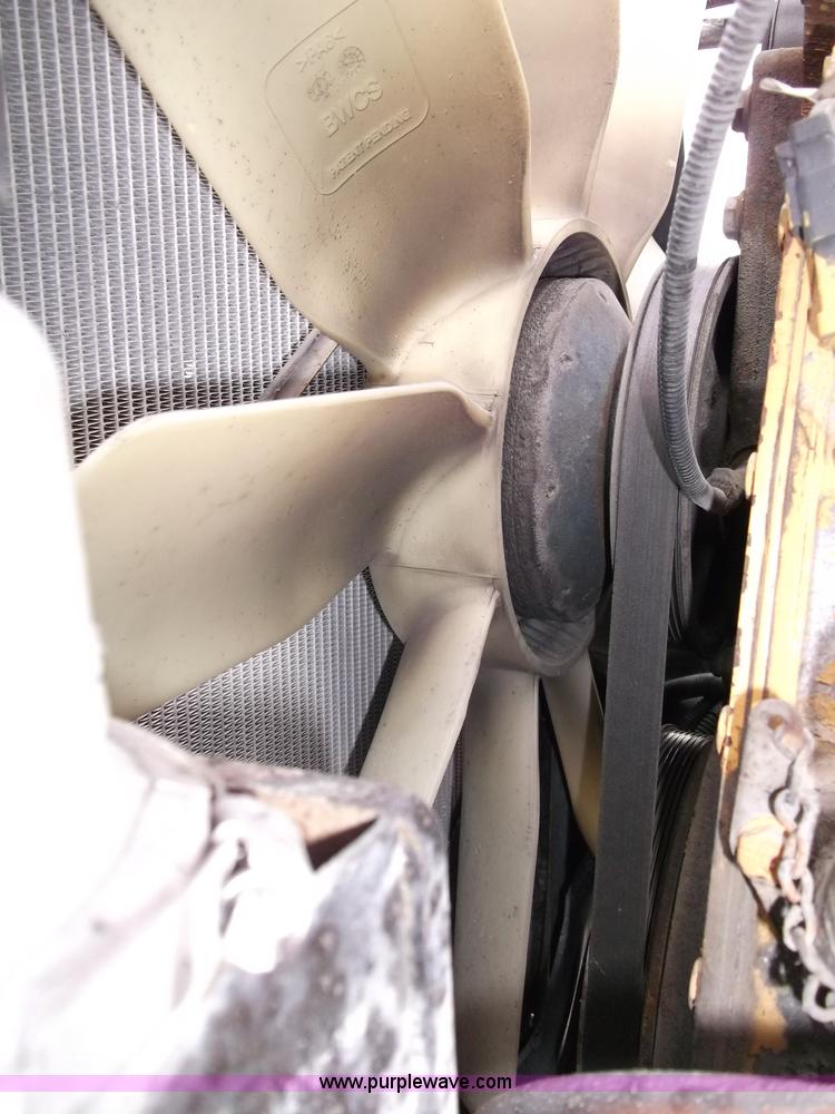 image for item B5025 2005 Freightliner Columbia semi truck