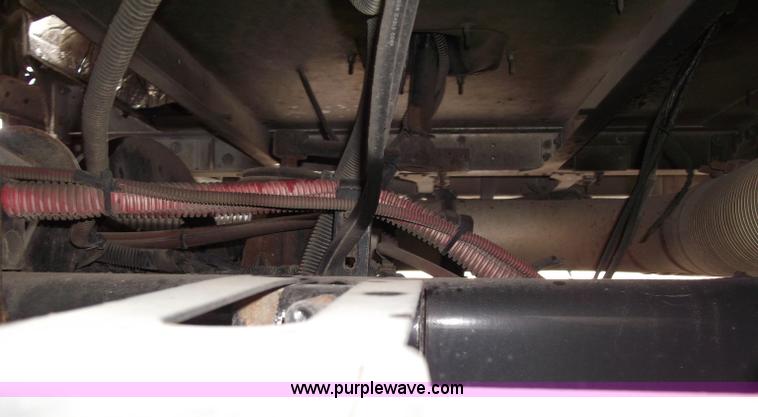 image for item B5025 2005 Freightliner Columbia semi truck