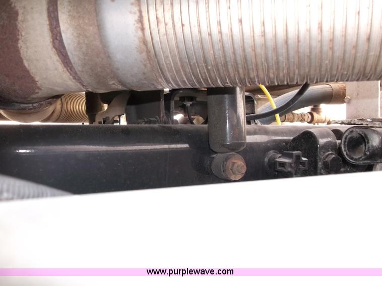 image for item B5025 2005 Freightliner Columbia semi truck