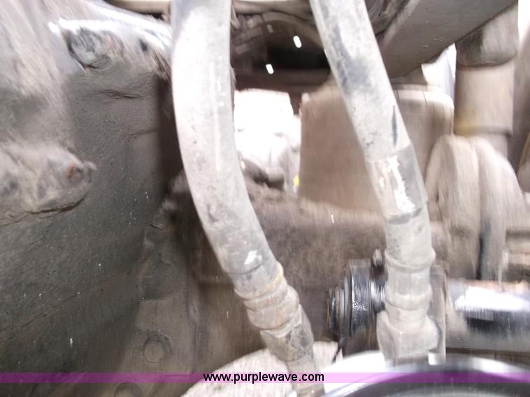 image for item B5025 2005 Freightliner Columbia semi truck