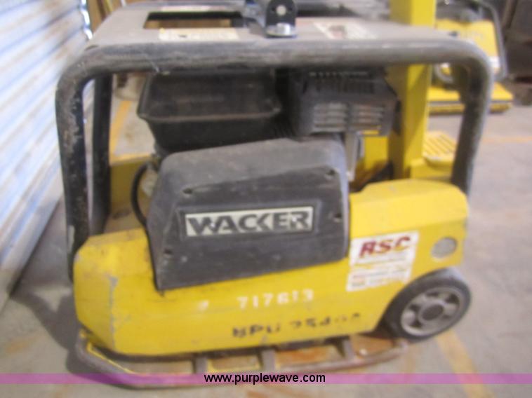 image for item B5541 2007 Wacker plate compactor