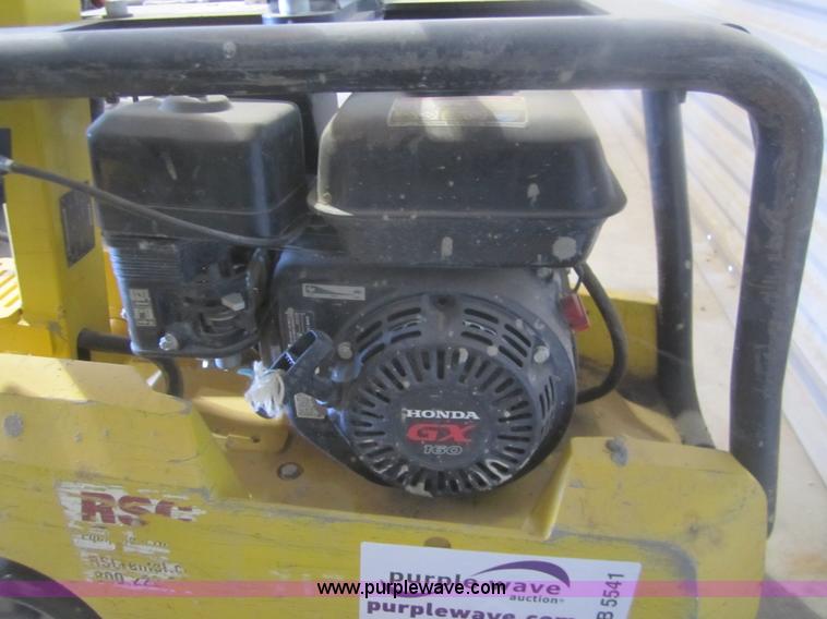 image for item B5541 2007 Wacker plate compactor