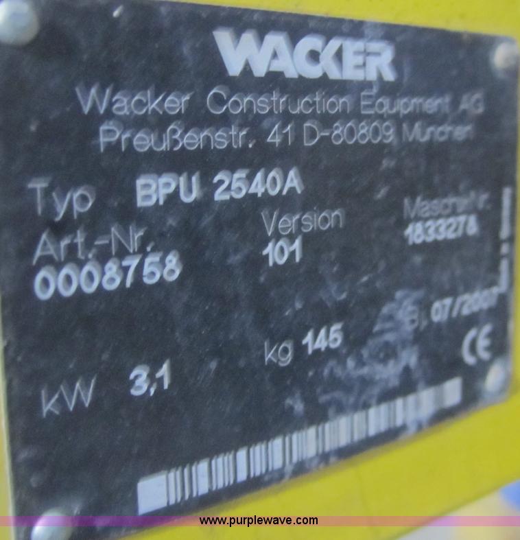 image for item B5541 2007 Wacker plate compactor