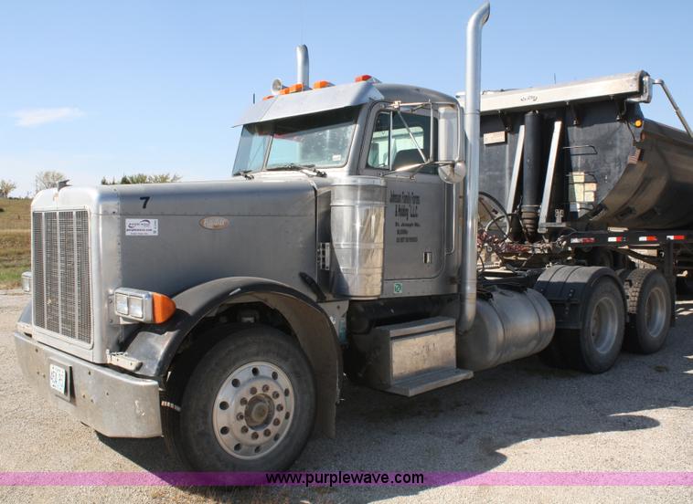 image for item A2482 1990 Peterbilt 379 semi truck