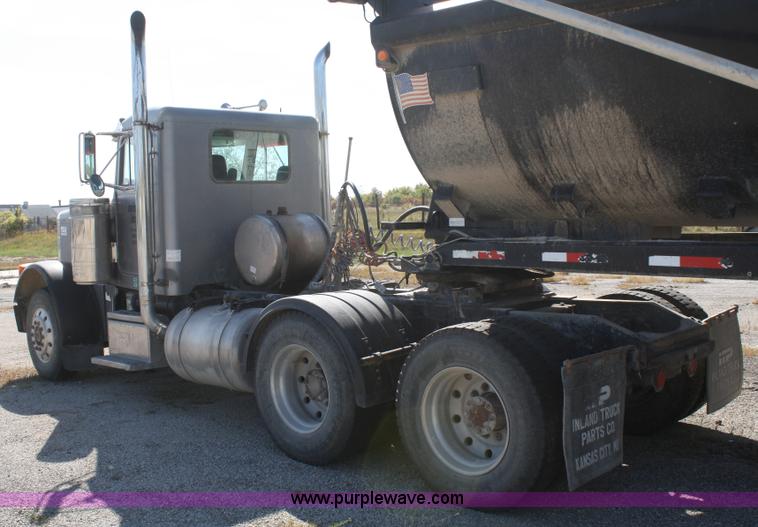 image for item A2482 1990 Peterbilt 379 semi truck