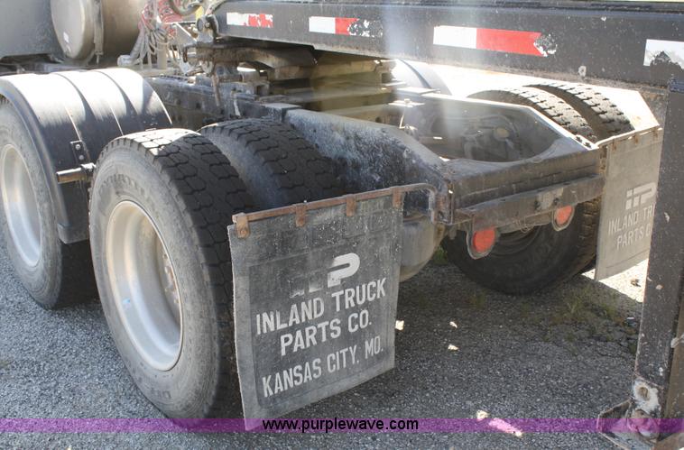 image for item A2482 1990 Peterbilt 379 semi truck