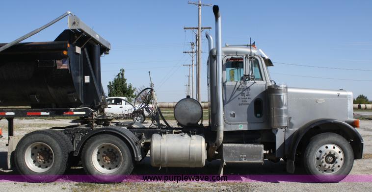 image for item A2482 1990 Peterbilt 379 semi truck
