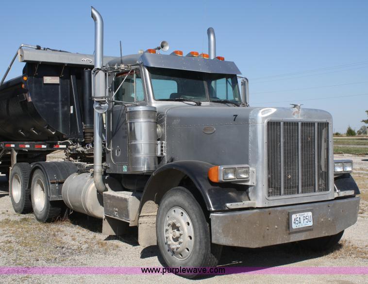 image for item A2482 1990 Peterbilt 379 semi truck