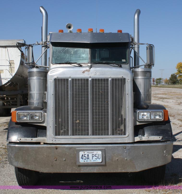 image for item A2482 1990 Peterbilt 379 semi truck