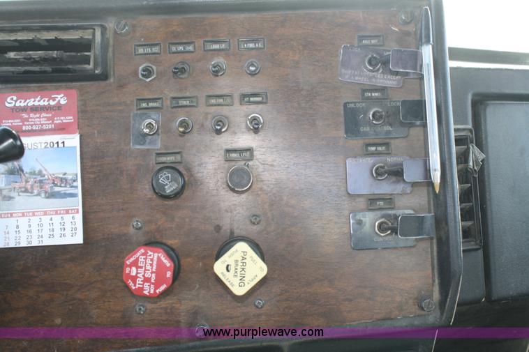 image for item A2482 1990 Peterbilt 379 semi truck